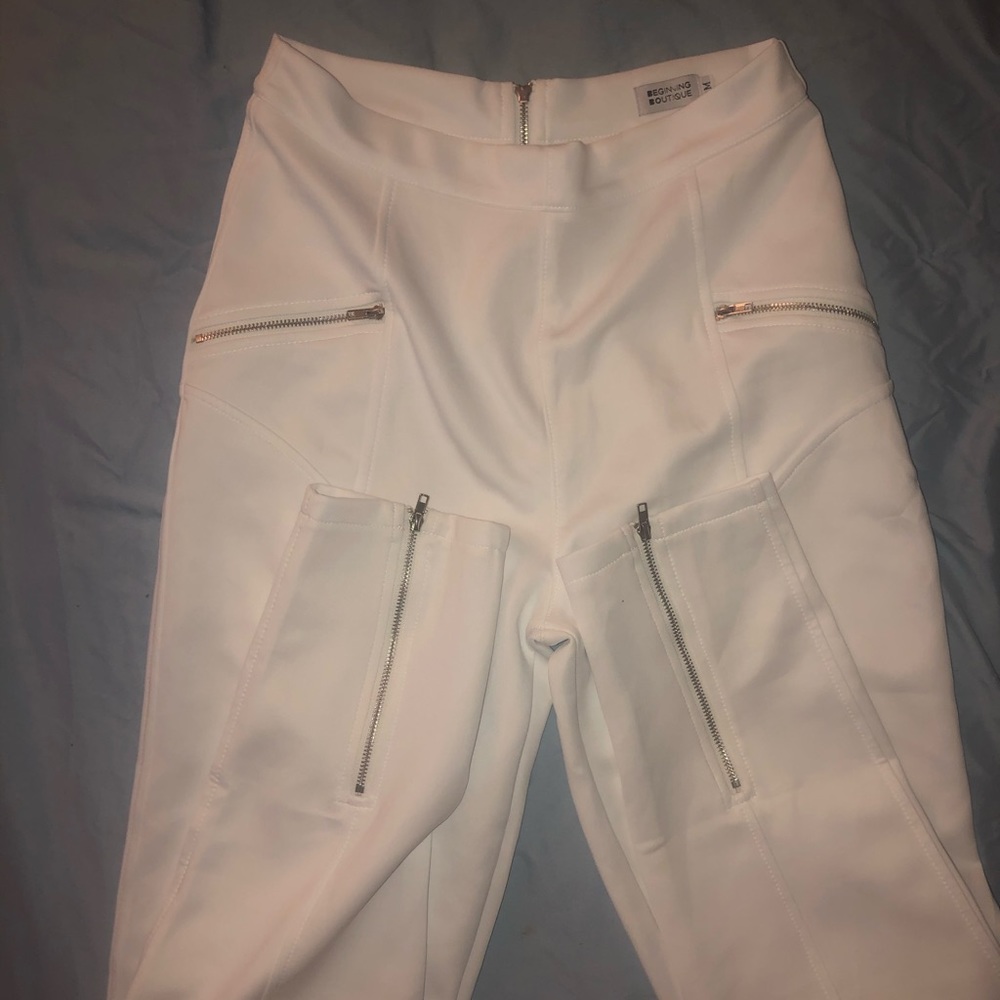 Beginning boutique white pants size medium